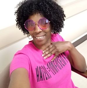 Meet your Posher, Tee